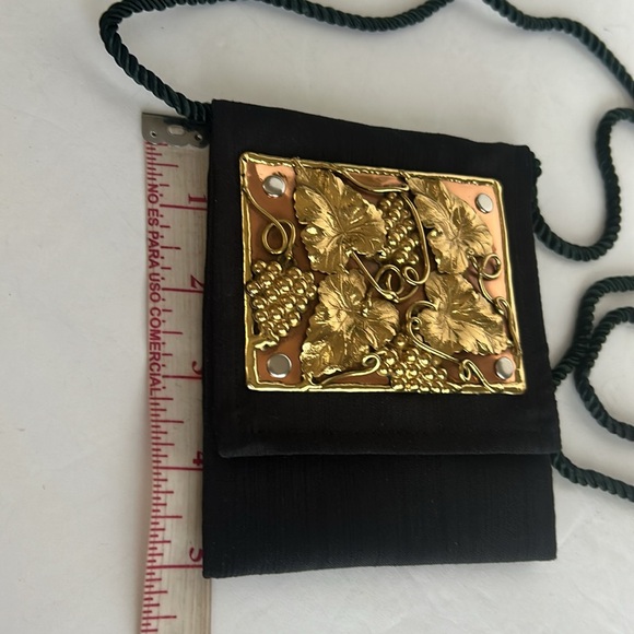 Vintage Lunacy Designs Pouch
Copper & Brass Grapes Vineyard
Wine Drinker's Motif - Picture 11 of 12